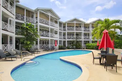 Image de Appartement en bord de piscine à 5 minutes de la plage - Lantana 15