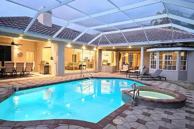 Image de Dream House flambant neuf avec piscine chauffée et spa, parcours de golf 27 trous