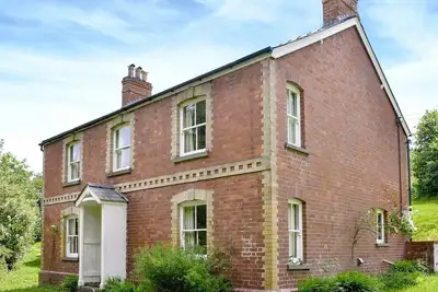 Image de 4 chambres logement dans Newton St Margarets