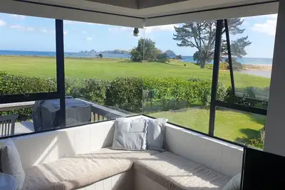 Image de Beachfront-best in Tauranga Bay! Expansive Sea Views 3 bdrm 2 bath D/washer