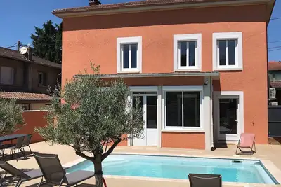 Image de Maison de Groupe / Piscine privative