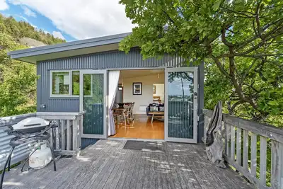 Image de The Lookout - Lovely home with views over the city to the beautiful Tasman Bay!
