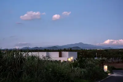 Image de Ceci est un espace de conception moderne, et vous pouvez profiter des installations de bain en plein air