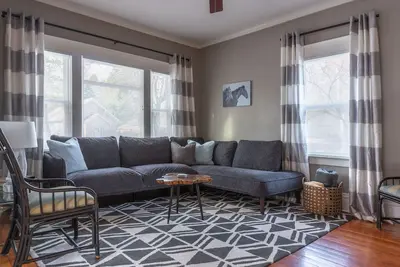 Image de Maison confortable et propre près du centre-ville, Ski Mtn. et lac