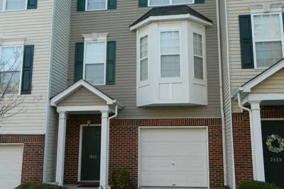 Image de Maison de ville meublée confortable et pratique avec vue