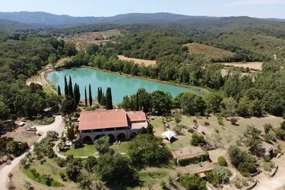 Image de Villa en Toscane avec lac de baignade privé