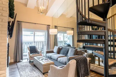 Image de 2 chambres, 2 salles de bains + Loft Vail Village Condo!