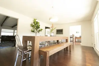 Image de Nouveau! ! La maison Bixby - 2 minutes de Laguna Seca, 45 minutes de Big Sur