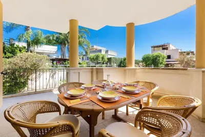 Image de 1650 Villetta Lucri by BarbarHouse