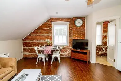 Image de Suite # 4 - Suite de 2 chambres dans un emplacement parfait au centre-ville de Hermann