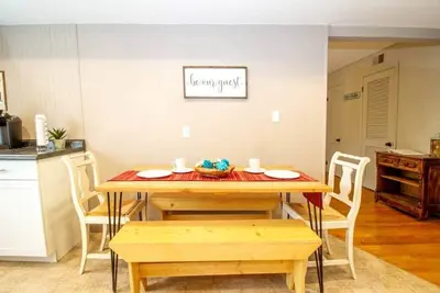 Image de Suite # 3 - Suite de 2 chambres dans un emplacement parfait au centre-ville de Hermann