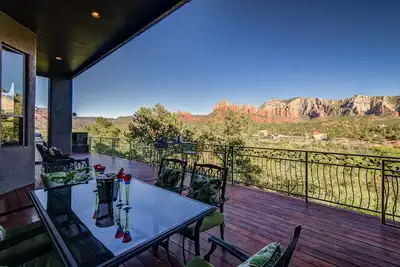360 vues! 5 Bdrms, 3. 5 Bath. 11 personnes. Spa privatif, salle de jeux et plus!