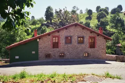Image de Rural house with garden, for 8 people in OnĂs, Asturias