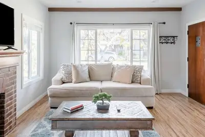 Image de Maison exceptionnelle près de la vieille ville de Pasadena et du centre-ville de Los Angeles