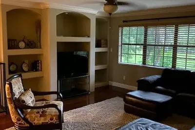 Image de Maison privée récemment rénovée sur cinq acres tentaculaires