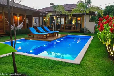 Image de Maison avec 4 suites, 6 salles de bain, barbecue et piscine,