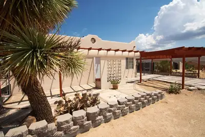 Image de Monument Vista: 2 lits, 1 salle de bain avec une vue magnifique sur JoshuaTree