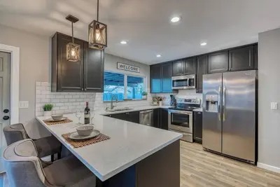 Image de Maison familiale rare et moderne avec piscine chauffée