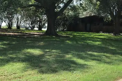 Image de Whisper Oaks 15 miles au colisée Sfa. Calme et niché dans le pays.