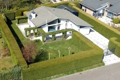 Image de Maison de vacances indépendante rénovée sur un terrain clos