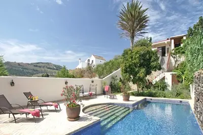 Image de Casa Lucia, une élégante maison de 3 chambres, 3 salles de bains, piscine privée, vue rurale