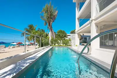 Image de Condo de luxe en bord de mer avec piscine - La villa au St. James (4 lits)