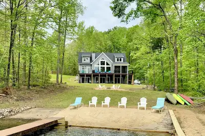 Image de New 2020! 5 lits chacun avec salle de bain complète! Vues énormes de l'eau! Plage et foyer!