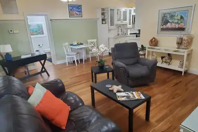 Image de Paradis zen lunatique pour deux sur l'historique Bankers Row à Bella Vie.