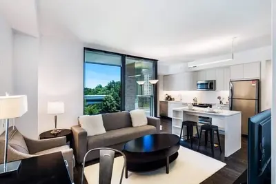 Image de Appartement confortable de 2 chambres dans le centre-ville de Reston avec des équipements haut de gamme