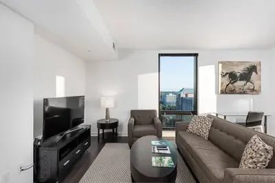 Image de Large | Appartement 2 Br | Centre-ville de Reston | près de Dulles Airport | par Gls