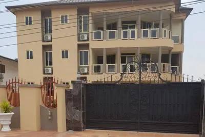 Image de Appartement avec services à East Legon près du centre commercial A & C