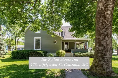 Image de Maison historique restaurée avec goût dans une ville pittoresque, à 20 minutes en voiture de Columbia Mo