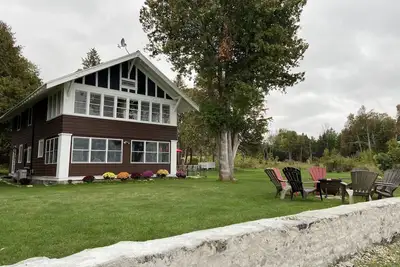 Image de Bord de l'eau, 12 couchages dans 6 chambres, chalet classique privé du comté de Door
