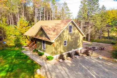 Image de Beaver Brook Chalet: luxe, bain à remous, chiens bienvenus, salle de jeux avec table de ping-pong et ballon de foot, à 1, 9 km de Whiteface