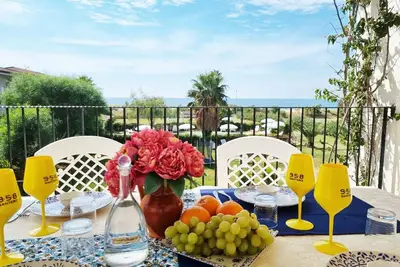 Image de Appartement de trois pièces avec vue mer Résidence Barko Le Castella