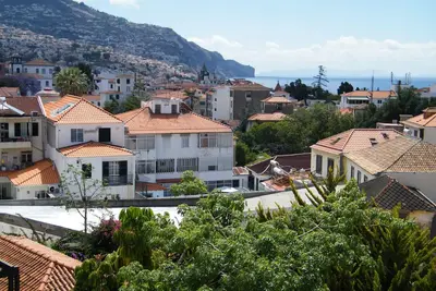 Image de Peaceful Top Floor Apt W Balconies-Cambridge Right (parking gratuit)