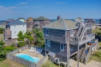 Image de Breezy Day est à la belle plage et à la jetée historique de Rodanthe!