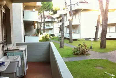 Image de 250m from the beach. Apartment on upper-ground level, close to all amenities (bus stop, beach only 2