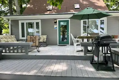 Image de Spacious Lakefront House, Walkable to Indiana Beach