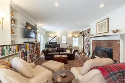 Image de Cette maison est un 2 chambre (s), 2, 5 salles de bain, situé à Manchester, Vermont.