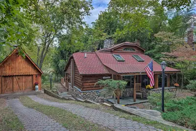 Image de Nouveau! Long Island Lakefront Cabin w / Deck + Grill!