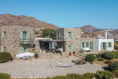 Image de Vue sur le front de mer, Vatoudi House