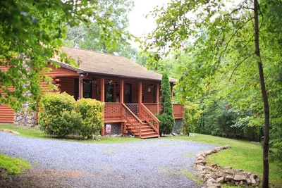 Image de Cozy Bear Cottage - Noël à la cabane!