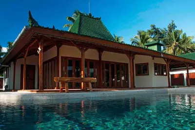 Image de La villa Nautilus est une villa privée à un étage, de style jogonais traditionnel javanais