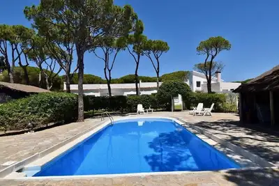 Image de Grande villa avec immense jardin et piscine à proximité de la plage