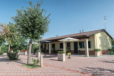 Image de Appartement avec cuisine privée et parking près de la piscine commune