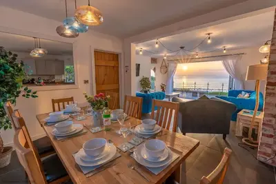 Image de The White Cottage - Quatre Chambres Maison, Couchages 9