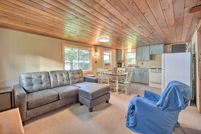 Image de Nouveau! Cozy Cabin w / Deck & Pvt Dock on Nelson Lake!