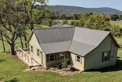 Image de Perche pittoresque à côté de la rivière Mulberry avec accès instantané à Oark Ar!