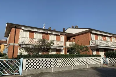 Image de Confortable appartement pour 5 personnes avec Tv, terrasse et parking, près de Forte Dei Marmi
